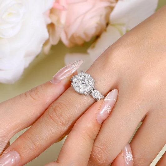 Bold Round Brilliant Cut Ring