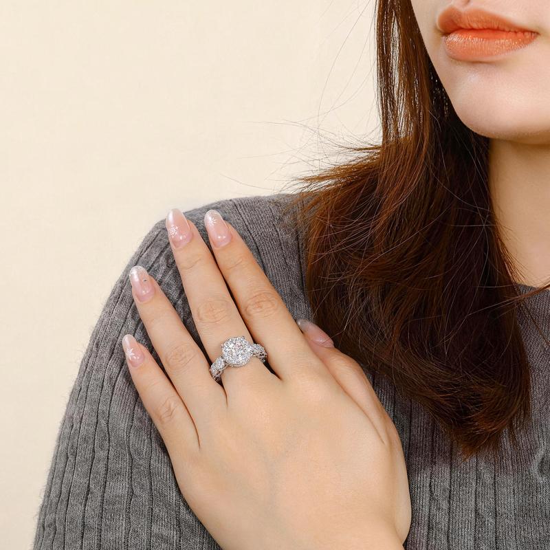 Bold Round Brilliant Cut Ring