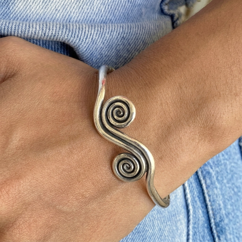 Adjustable Spiral Design Bracelet