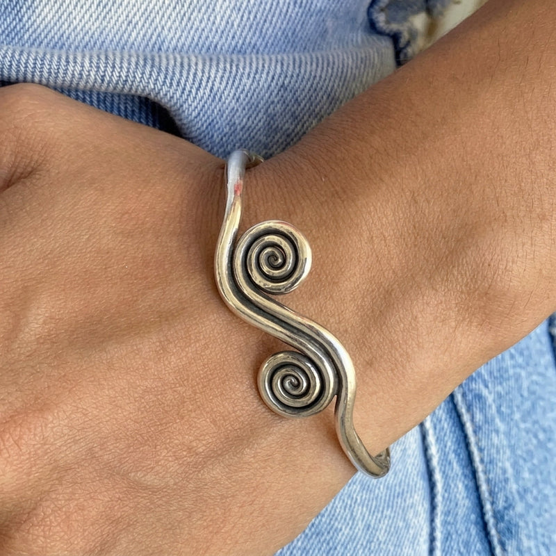 Adjustable Spiral Design Bracelet