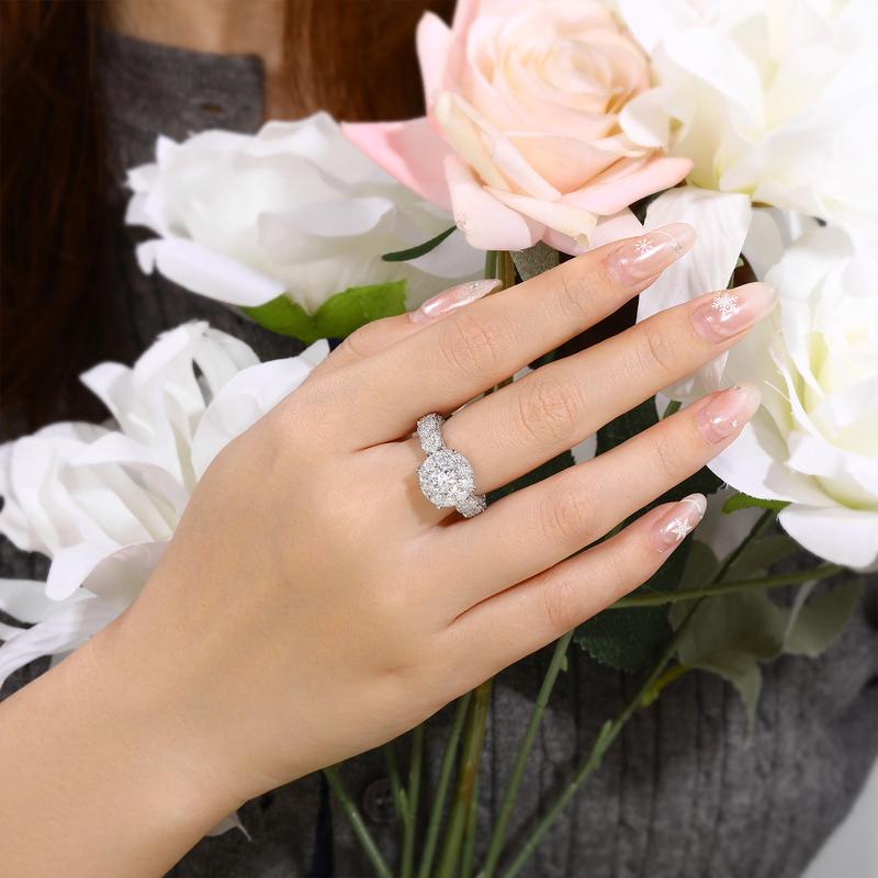 Bold Round Brilliant Cut Ring